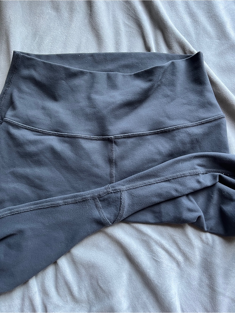 ALO Yoga High-Rise Leggings in Graphite Grey - Picture 4 of 4